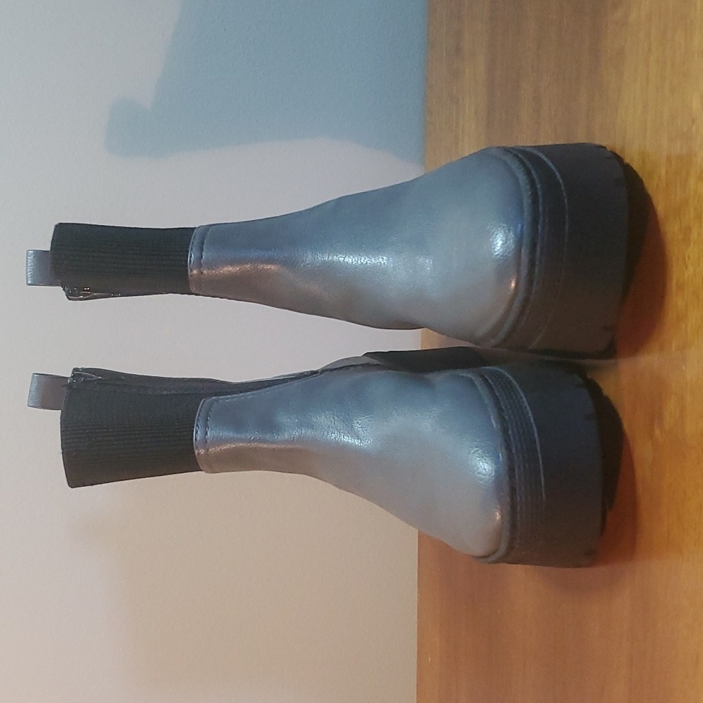 Women's Kodiac Roxie gray Chelsea style ankle booties 8 NWOT - Picture 2 of 10